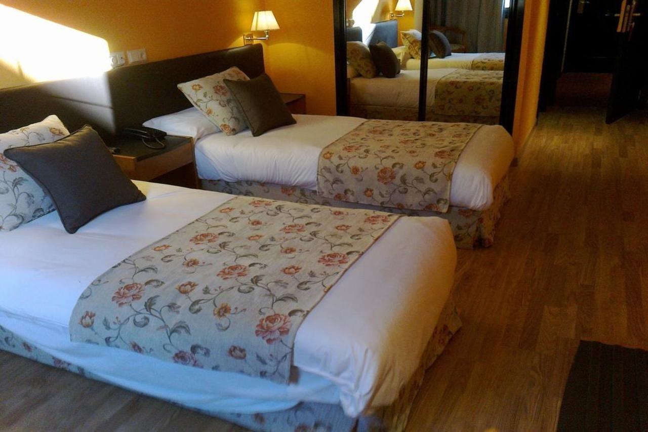 Aeropuerto Madrid Torre Hogar Premium Hotel Torrejón de Ardoz Eksteriør billede