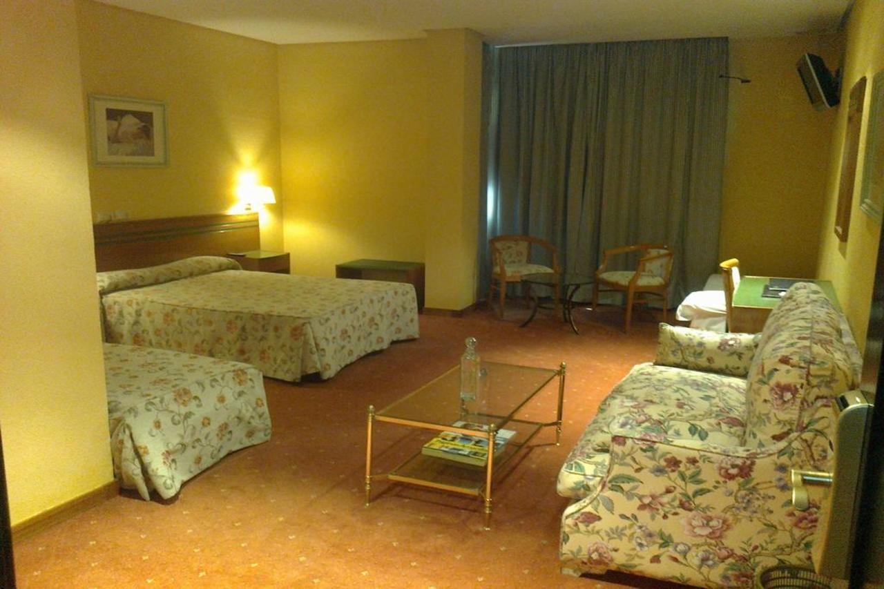 Aeropuerto Madrid Torre Hogar Premium Hotel Torrejón de Ardoz Eksteriør billede