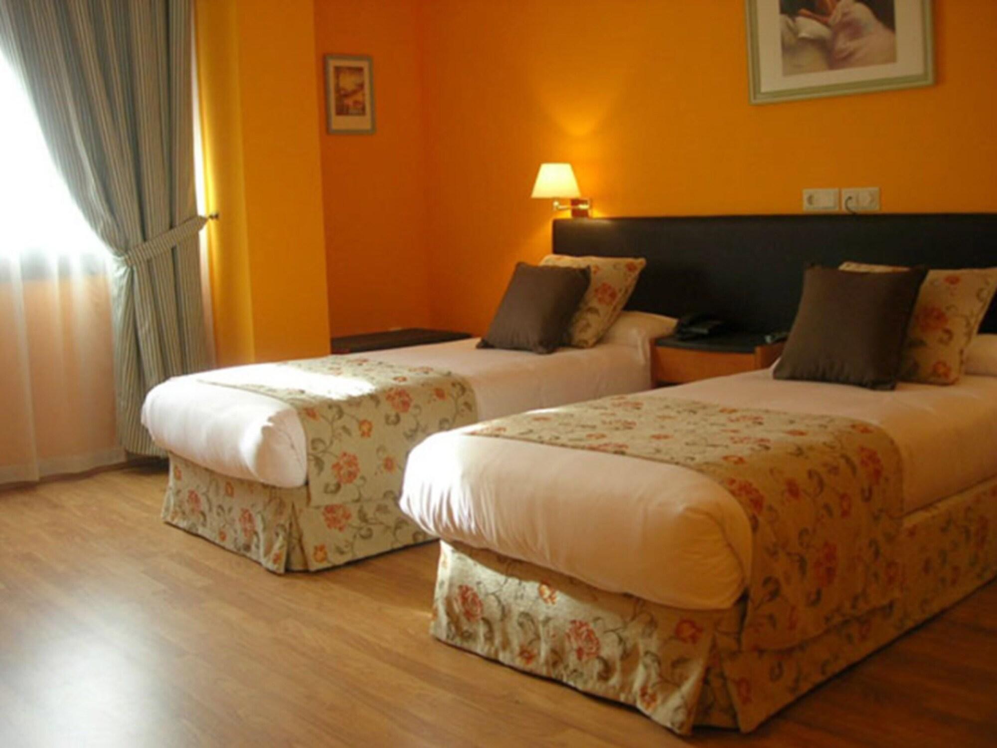 Aeropuerto Madrid Torre Hogar Premium Hotel Torrejón de Ardoz Eksteriør billede