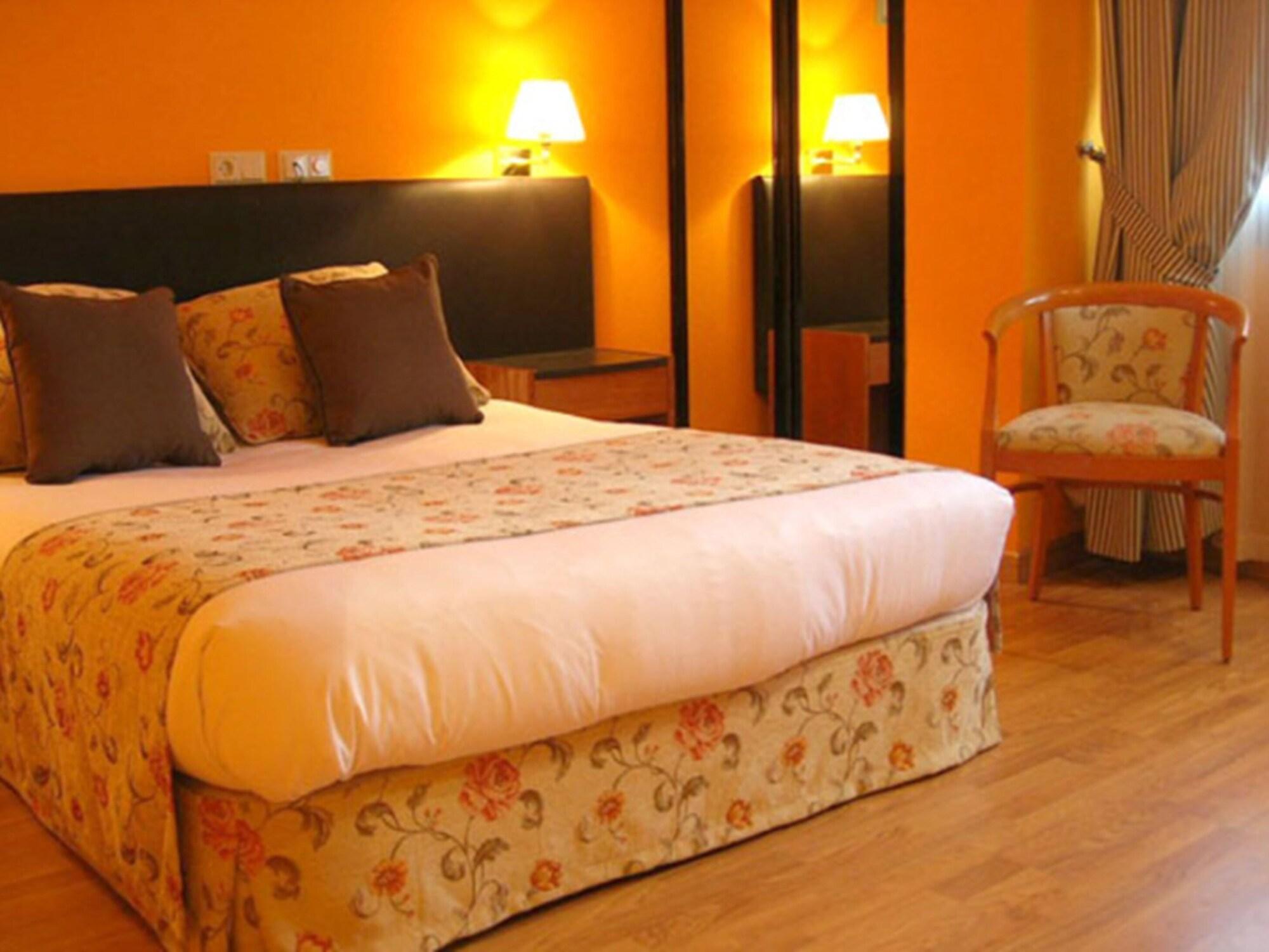 Aeropuerto Madrid Torre Hogar Premium Hotel Torrejón de Ardoz Eksteriør billede