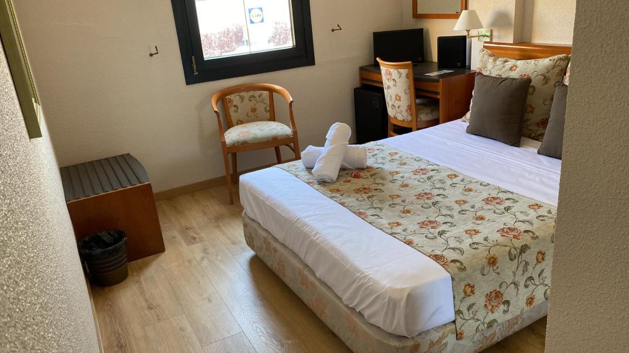Aeropuerto Madrid Torre Hogar Premium Hotel Torrejón de Ardoz Eksteriør billede