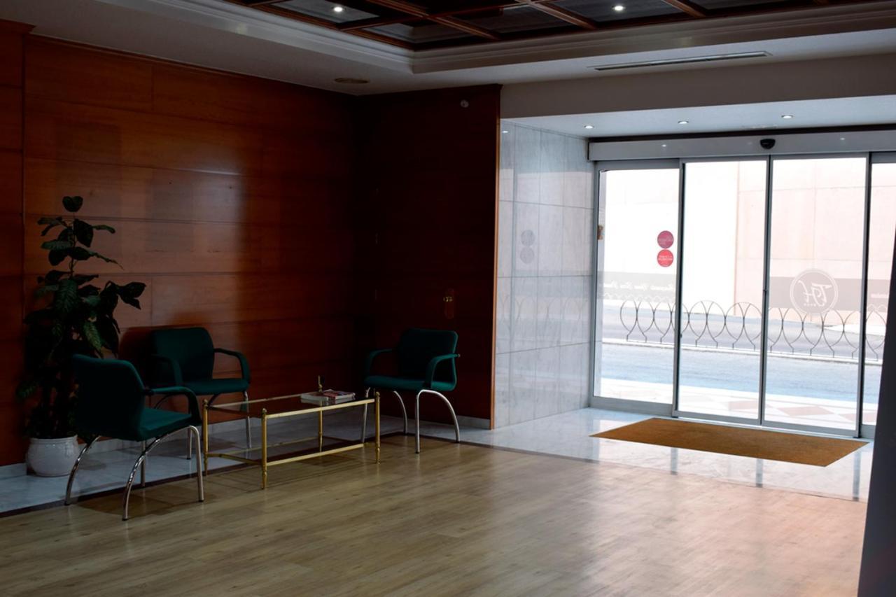 Aeropuerto Madrid Torre Hogar Premium Hotel Torrejón de Ardoz Eksteriør billede