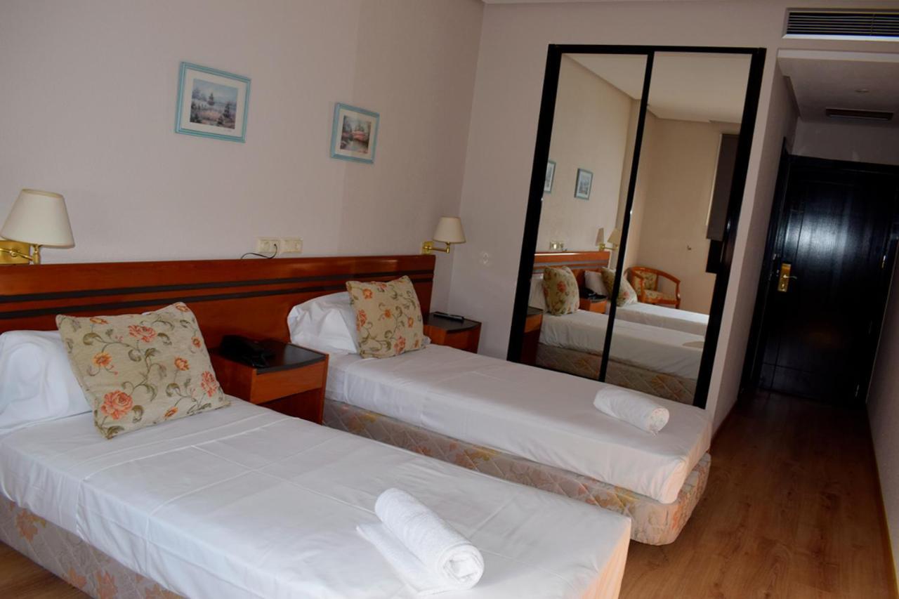 Aeropuerto Madrid Torre Hogar Premium Hotel Torrejón de Ardoz Eksteriør billede