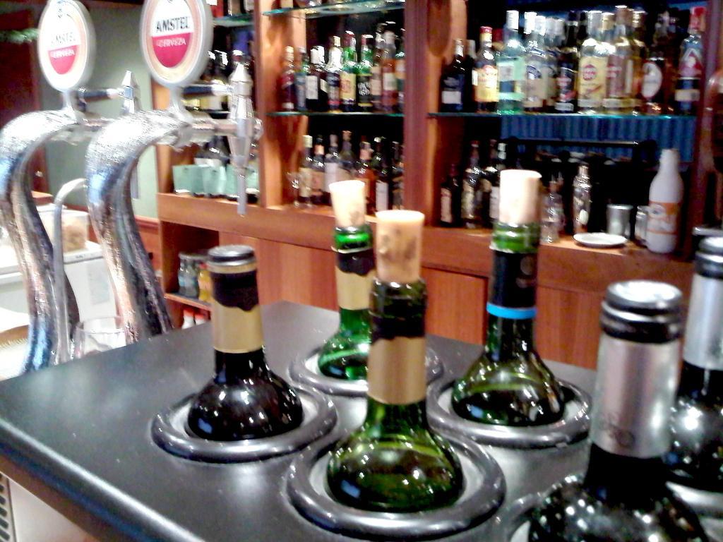 Aeropuerto Madrid Torre Hogar Premium Hotel Torrejón de Ardoz Eksteriør billede
